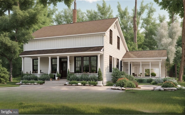 view of front facade with a front lawn and covered porch