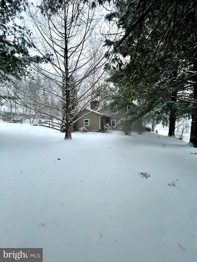 view of yard layered in snow