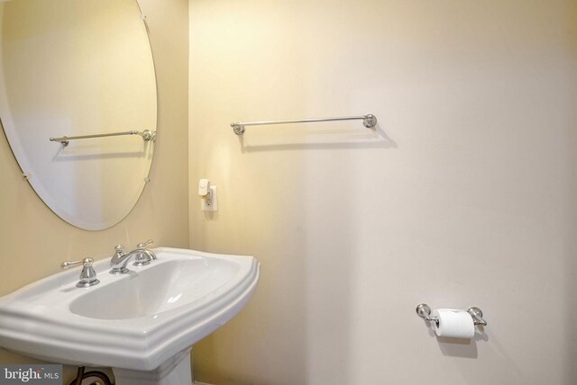 bathroom with sink