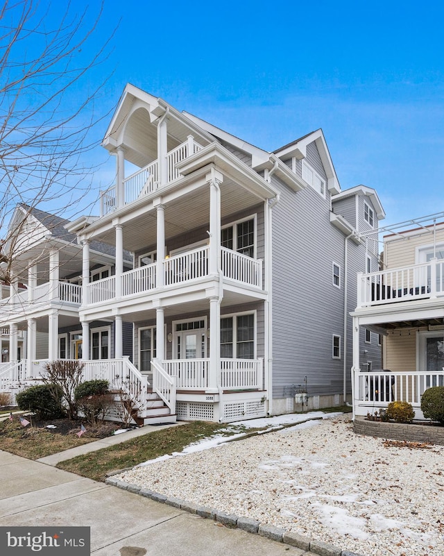 view of front of property