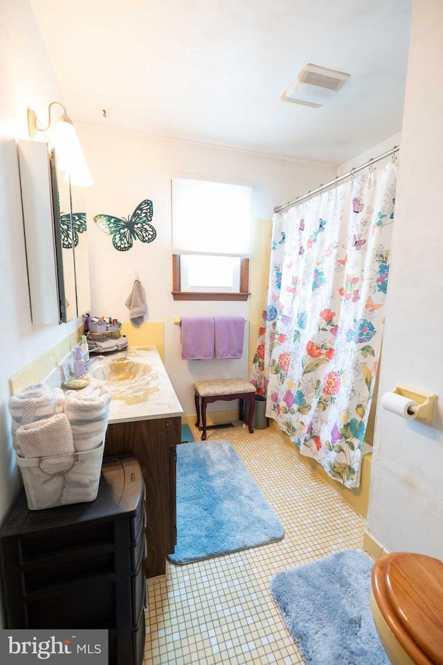 full bathroom featuring vanity, shower / tub combo, and toilet