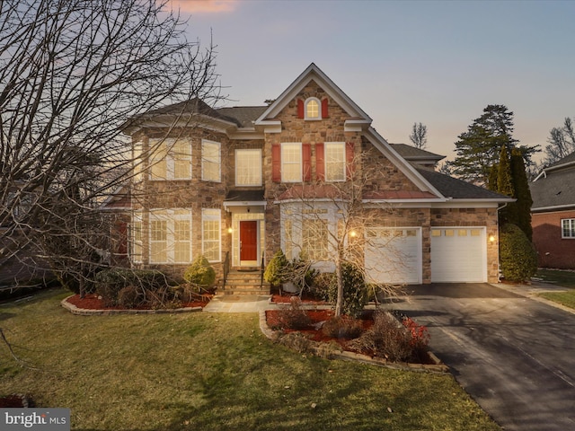 view of front of home featuring a yard