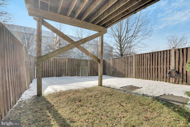 view of yard featuring a patio area