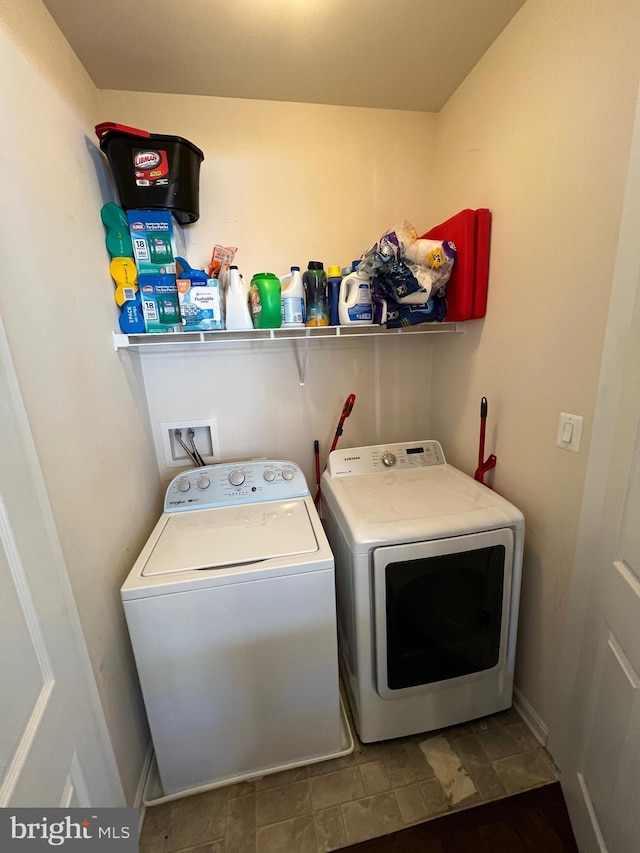 washroom with washing machine and dryer