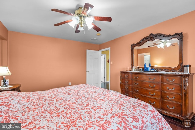 bedroom featuring ceiling fan