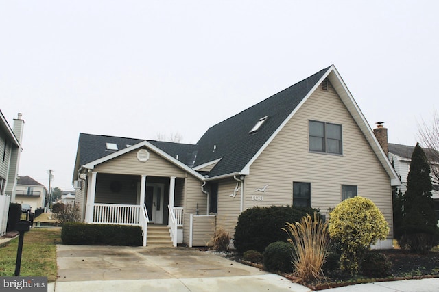 view of front of property featuring covered porch