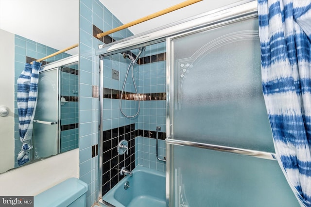 bathroom featuring tiled shower / bath combo and toilet