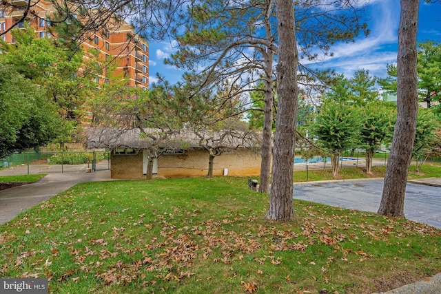 view of front of home featuring a front lawn