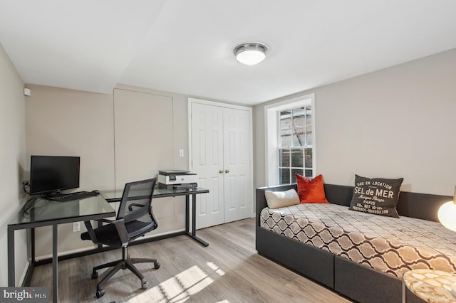 bedroom featuring light wood-style flooring and a closet