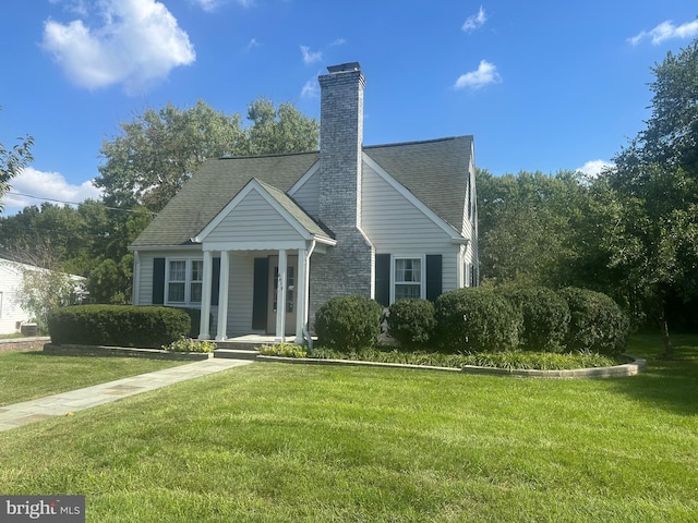 view of front facade featuring a front yard