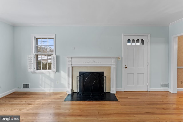 details featuring ornamental molding and hardwood / wood-style floors