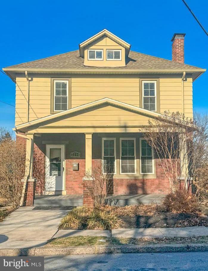 craftsman-style home featuring a porch