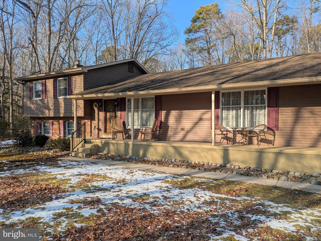 view of front of home featuring a porch