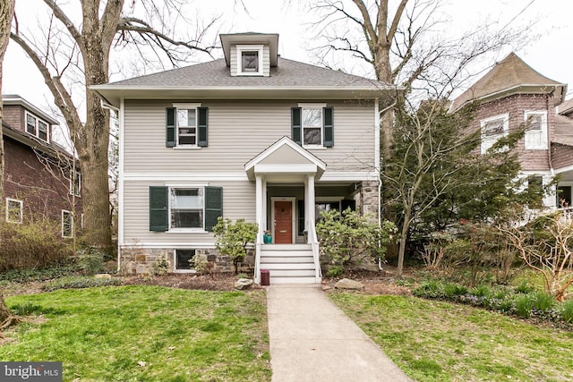 view of front of property with a front yard