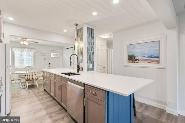 kitchen with sink, light hardwood / wood-style flooring, white refrigerator, a center island with sink, and stainless steel dishwasher