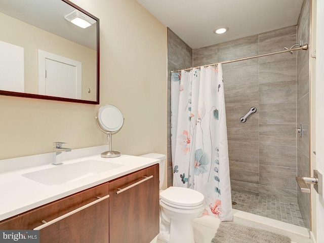 bathroom with toilet, vanity, and curtained shower