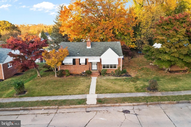 view of front of home with a front lawn