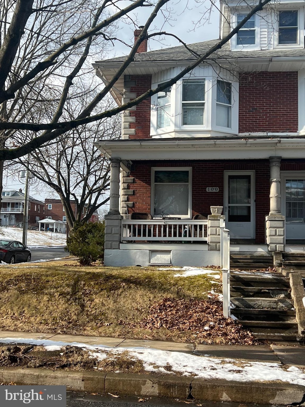 view of front of home with covered porch