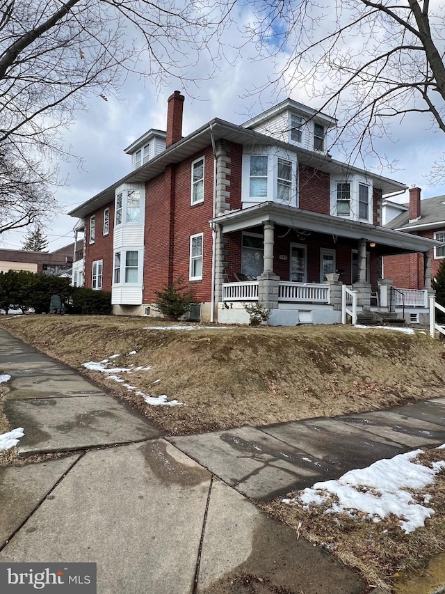 view of front of home with covered porch