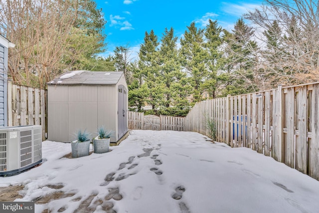 view of yard featuring central AC unit and a shed