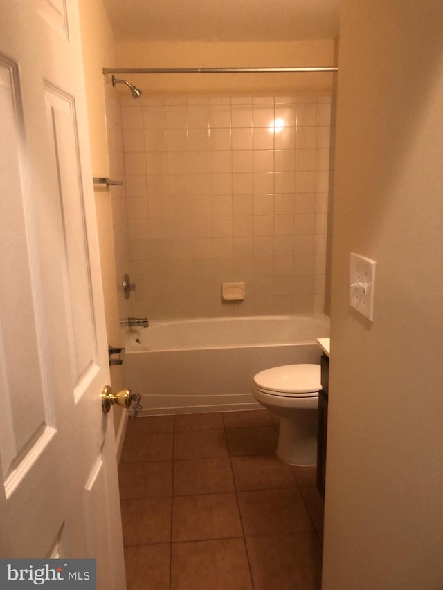 full bathroom featuring tiled shower / bath, vanity, tile patterned floors, and toilet