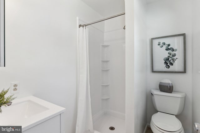 bathroom with sink, toilet, and a shower with shower curtain