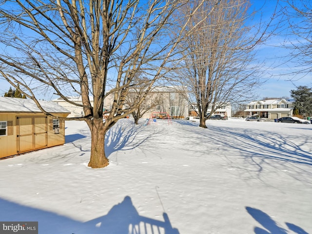 view of yard layered in snow