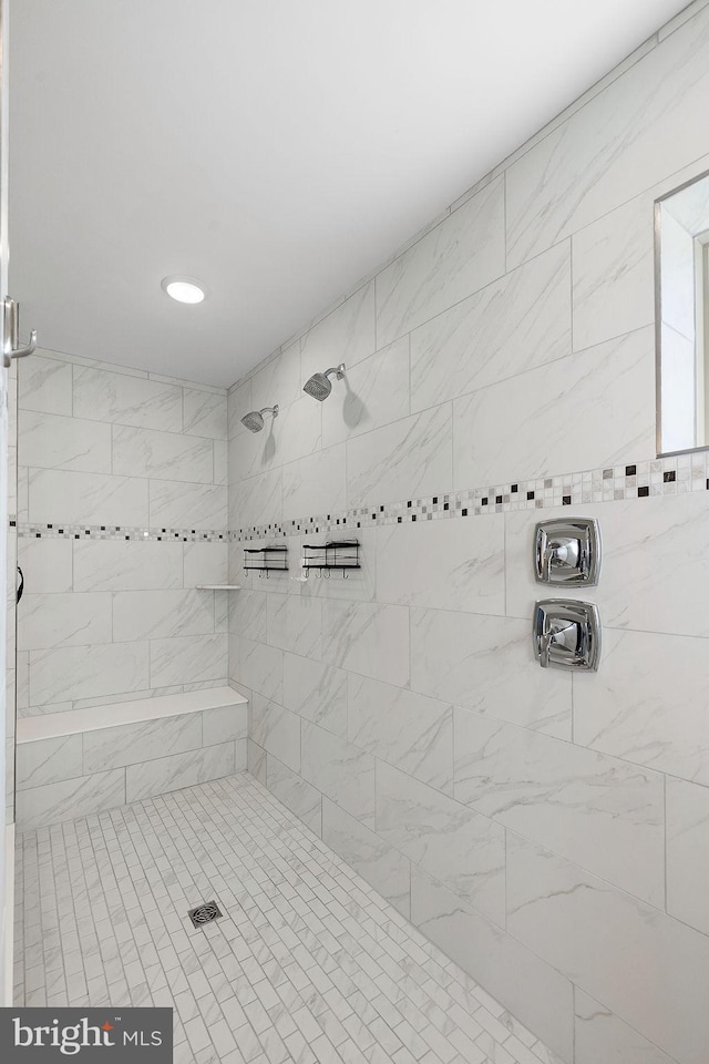 bathroom featuring a tile shower