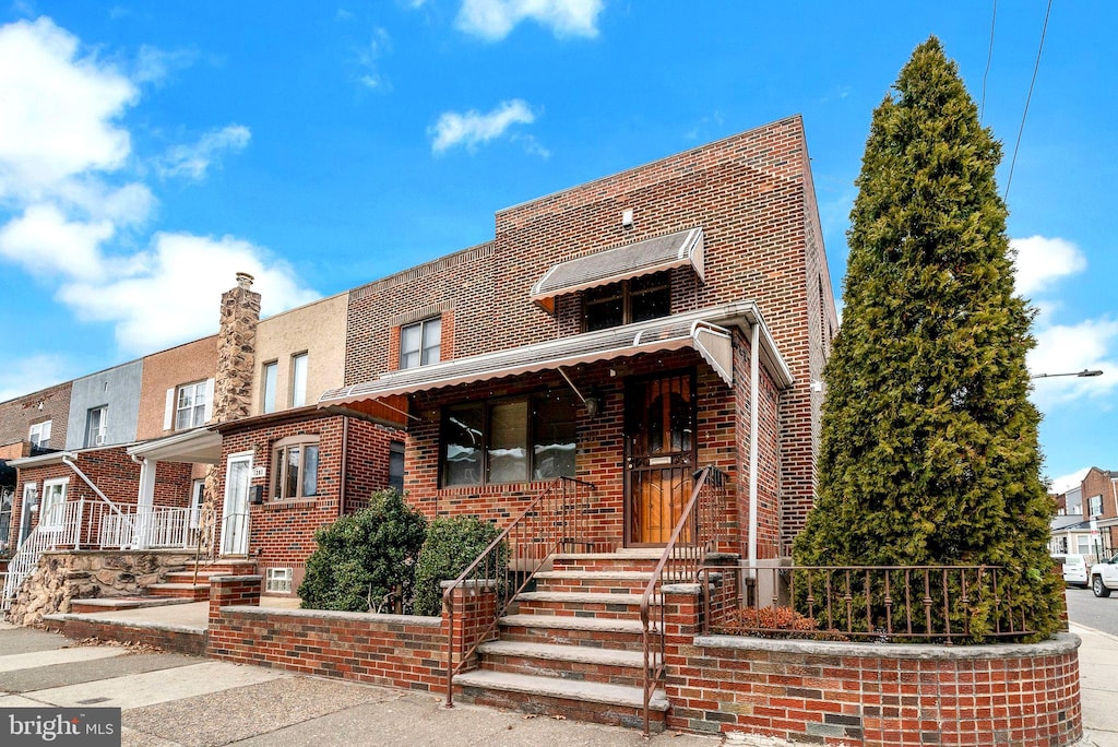 view of front of house featuring covered porch