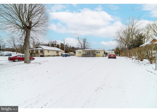 view of yard layered in snow