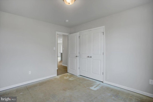 unfurnished bedroom featuring a closet