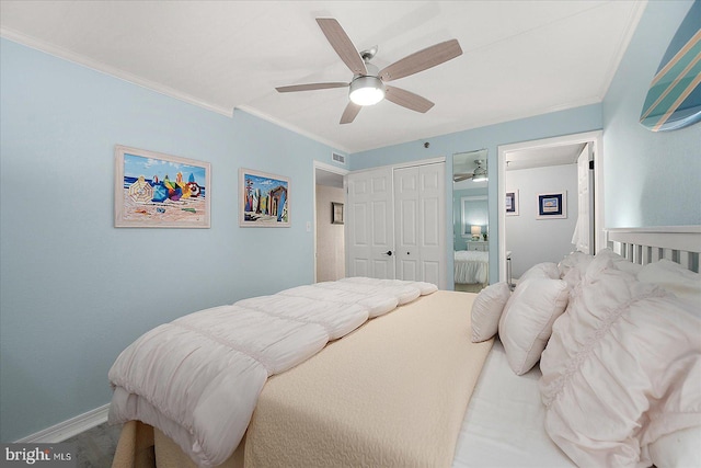 bedroom featuring wood-type flooring, ornamental molding, a closet, and ceiling fan