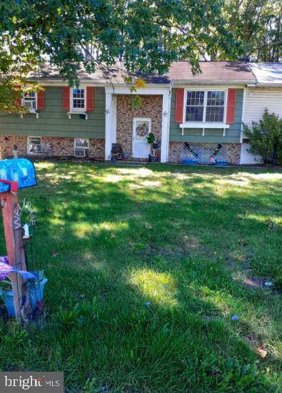 view of front of home with a front yard