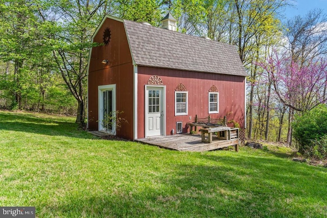 view of outdoor structure featuring a yard