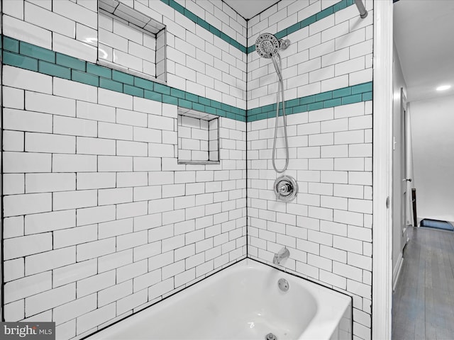 bathroom featuring tiled shower / bath