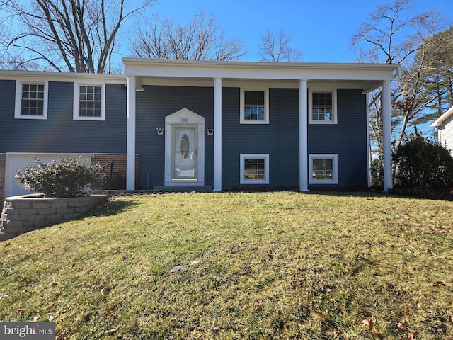 split foyer home featuring a front yard