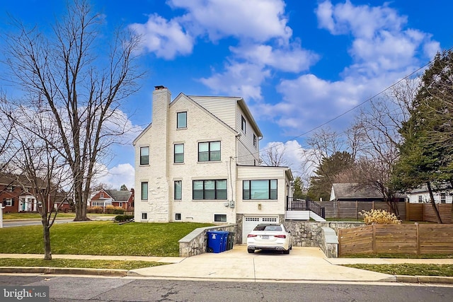 view of front of home featuring a garage and a front yard