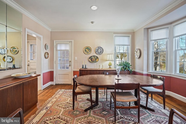 dining area featuring light hardwood / wood-style floors and ornamental molding