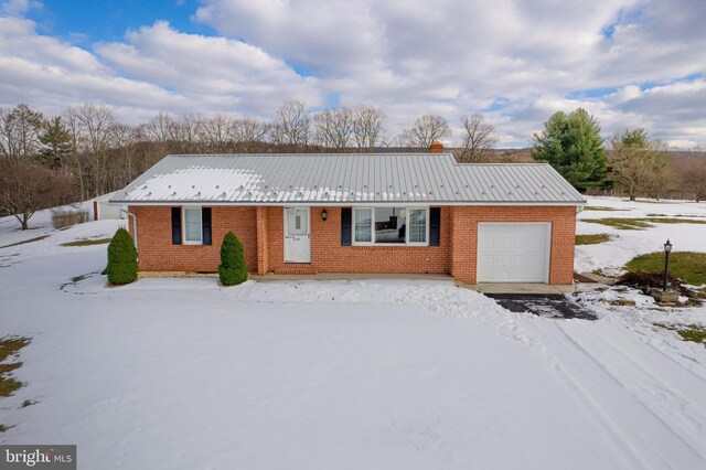 2140 Hyndman Rd, Hyndman, PA 15545 - single story home with a garage