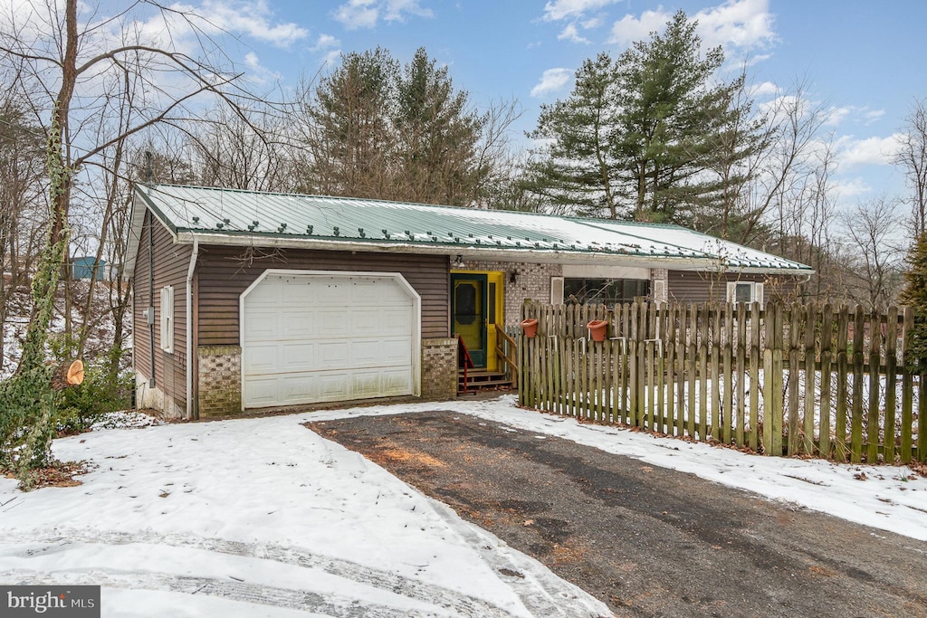 view of front of house featuring a garage