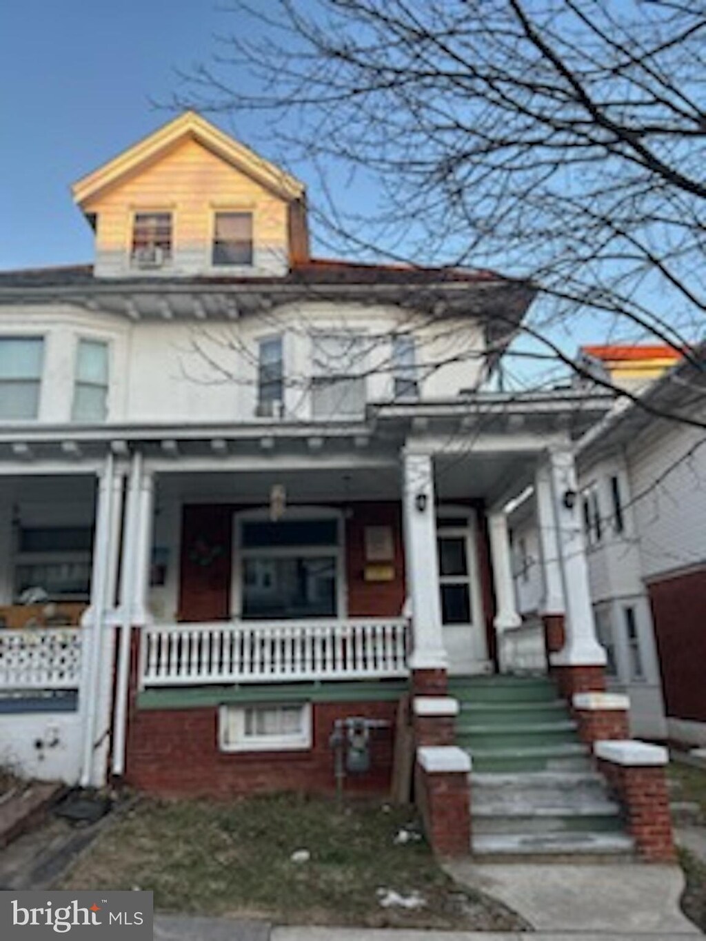 view of front of house with a porch