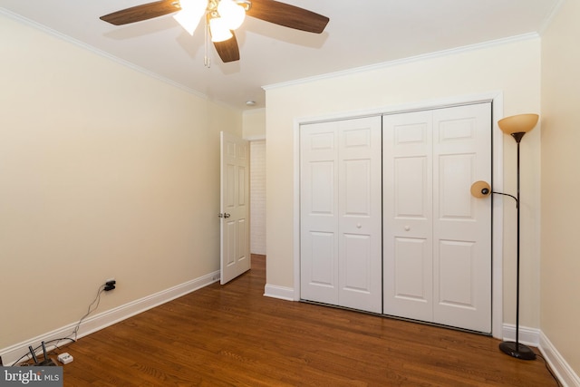 unfurnished bedroom with ceiling fan, ornamental molding, dark hardwood / wood-style floors, and a closet