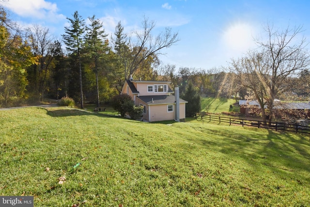 view of yard featuring a rural view