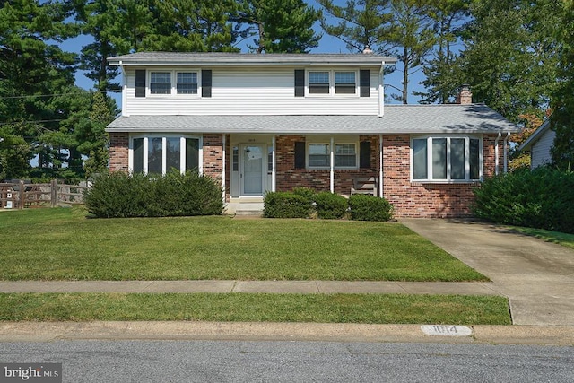 view of front of home featuring a front lawn