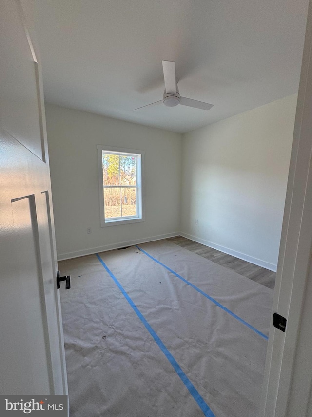 unfurnished room featuring ceiling fan and carpet