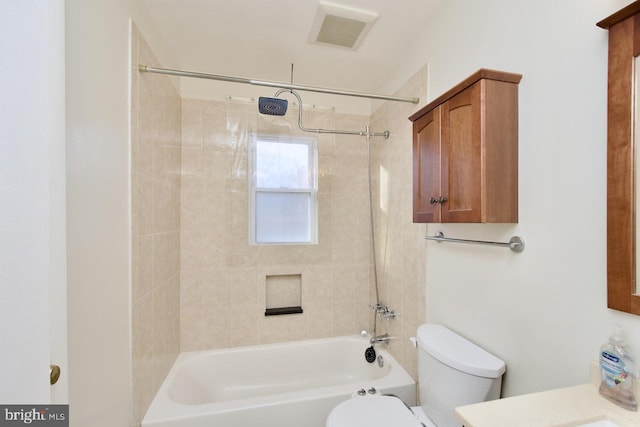 bathroom with tiled shower / bath and toilet