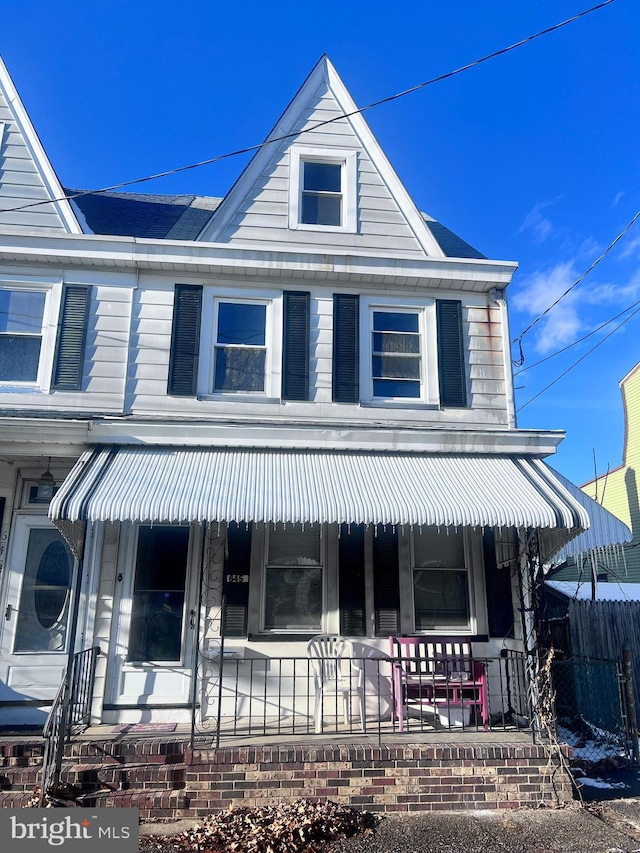 view of front facade with a porch