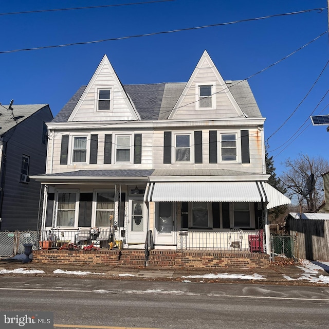 view of front of property featuring a porch