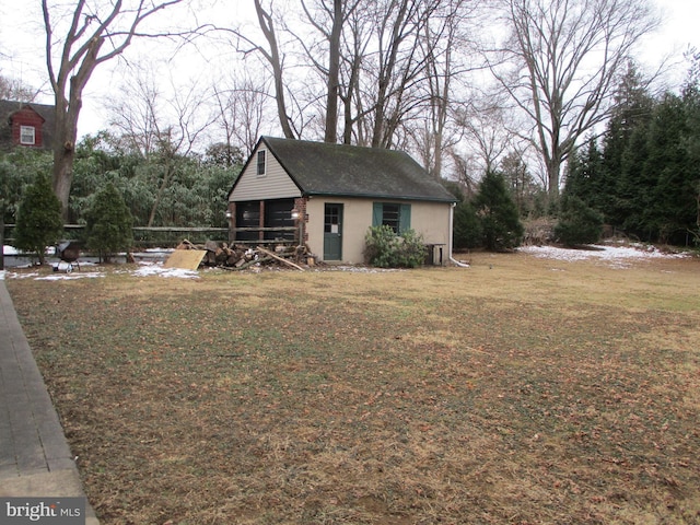 view of front facade with a front lawn and an outdoor structure