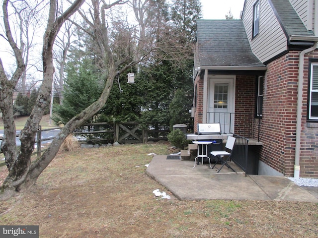 view of yard with a patio area